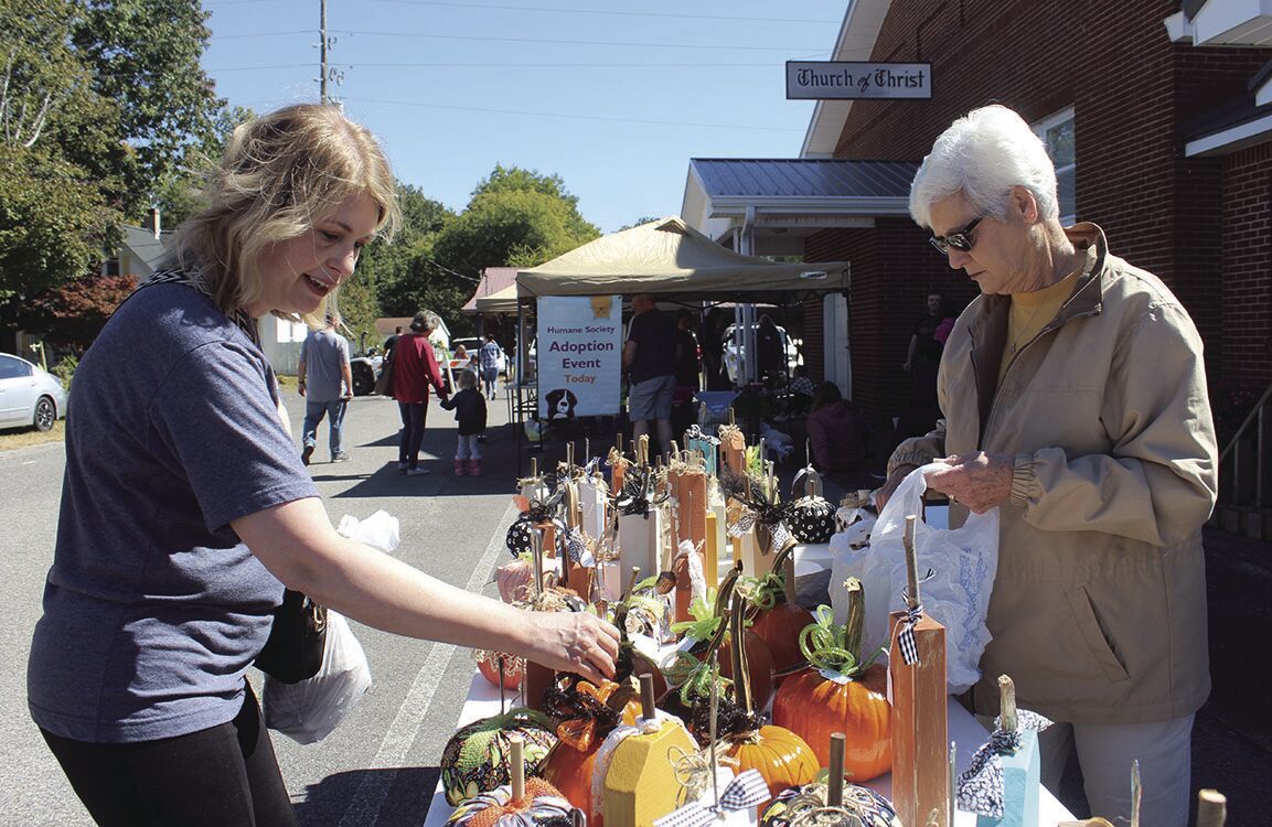 Price makes a pick at Peggy’s Pumpkin Patch